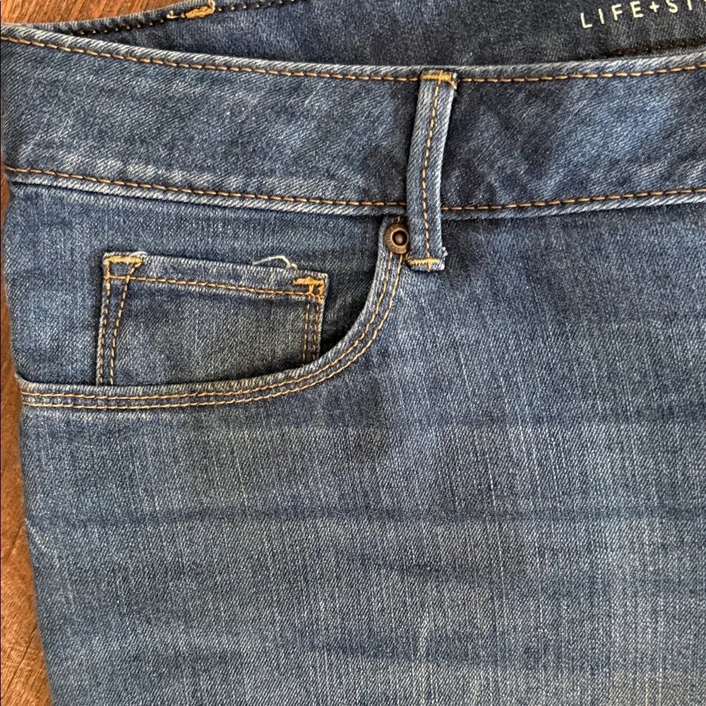 Sonoma Women's Denim Blue Bermuda Shorts Mid Rise - Picture 3 of 6